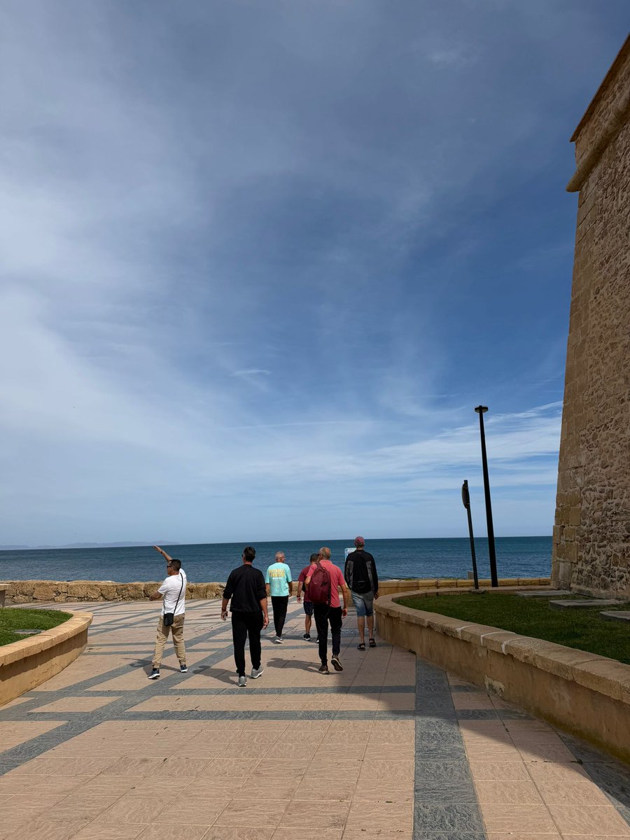 aNOESSO's tweet photo. En la Vivienda de Supervisión a la Reinserción hemos compartido una jornada diferente🌊🏰
Visitamos el Castillo de Santa Ana y el Faro recordando la importancia de seguir construyendo caminos de reinserción, crecimiento y nuevas oportunidades. 💚 https://t.co/PQmUW1ikIr