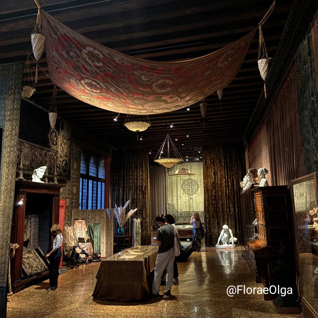 FloraeOlga's tweet photo. Hai la netta sensazione di essere un'ospite del padrone di casa, non una semplice visitatrice 
Venezia, Palazzo Fortuny https://t.co/2hjWKATimu