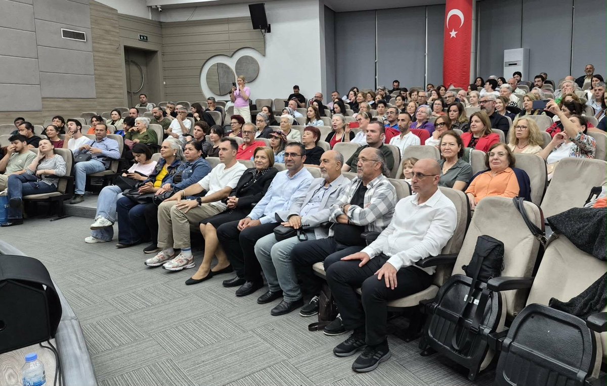 addbornova's tweet photo. ATATÜRKÇÜ DÜŞÜNCE DERNEĞİ BORNOVA ŞUBESİ TÜRK HALK MÜZİĞİ KOROSU "ATATÜRK VE GENÇLİK" TEMALI BAHAR KONSERİ

Atatürkçü Düşünce Derneği Bornova Şubesi Türk Halk Müziği Korosu; Koro Şefimiz Sn. Tayfun AYGÜN yönetiminde " ATATÜRK VE GENÇLİK" temalı BAHAR konserimiz. https://t.co/JuAOTsB4sM