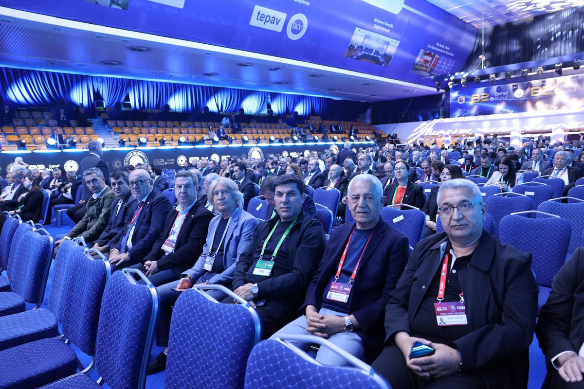 mersintso's tweet photo. 100 milyar liralık destek paketi yolda

TOBB Başkanı Rifat Hisarcıklıoğlu 82. Genel Kurul’da yaptığı açıklamada bayram sonrası için 100 milyar liralık destek paketi için çalışma başlattıklarını açıkladı. Sanayiyi Anadolu’ya yaymak için yoğun çalıştıklarını kaydeden Hisarcıklıoğlu, “Birlikte olursak aşamayacağımız engel yok” diyerek birlik ve beraberlik mesajı verdi.

Türkiye Odalar ve Borsalar Birliği’nin (TOBB) 82. Genel Kurulu için Ankara’ya gelen Mersin Ticaret ve Sanayi Odası (MTSO) Meclis Başkanı Hamit İzol, Yönetim Kurulu Başkan Yardımcısı Mustafa Özdamar, TOBB Delegeleri, Yönetim Kurulu ve Meclis Üyeleriyle Ticaret Bakanı Prof. Dr. Ömer Bolat ve Türkiye genelindeki 367 oda ve borsa delegesinin katılımıyla TOBB Başkanı Rifat Hisarcıklıoğlu ev sahipliğinde düzenlenen Mali Genel Kurula katıldı. Kurulda Konuşan Başkan Hisarcıklıoğlu, çalışma mevzuatının güçlendirilmesinden sanayi koruma ve dönüşüm stratejisine, iş dünyasının beklediği ihracat ve kredi desteklerinden birikmiş KDV iade süreçlerinin hızlandırılmasına e-haciz uygulamasındaki sıkıntılardan, vize sorununun artık çözülmesi gerektiğine kadar birçok konuya değindi.

Haberin devamı: ⤵
https://t.co/VA07enNATZ