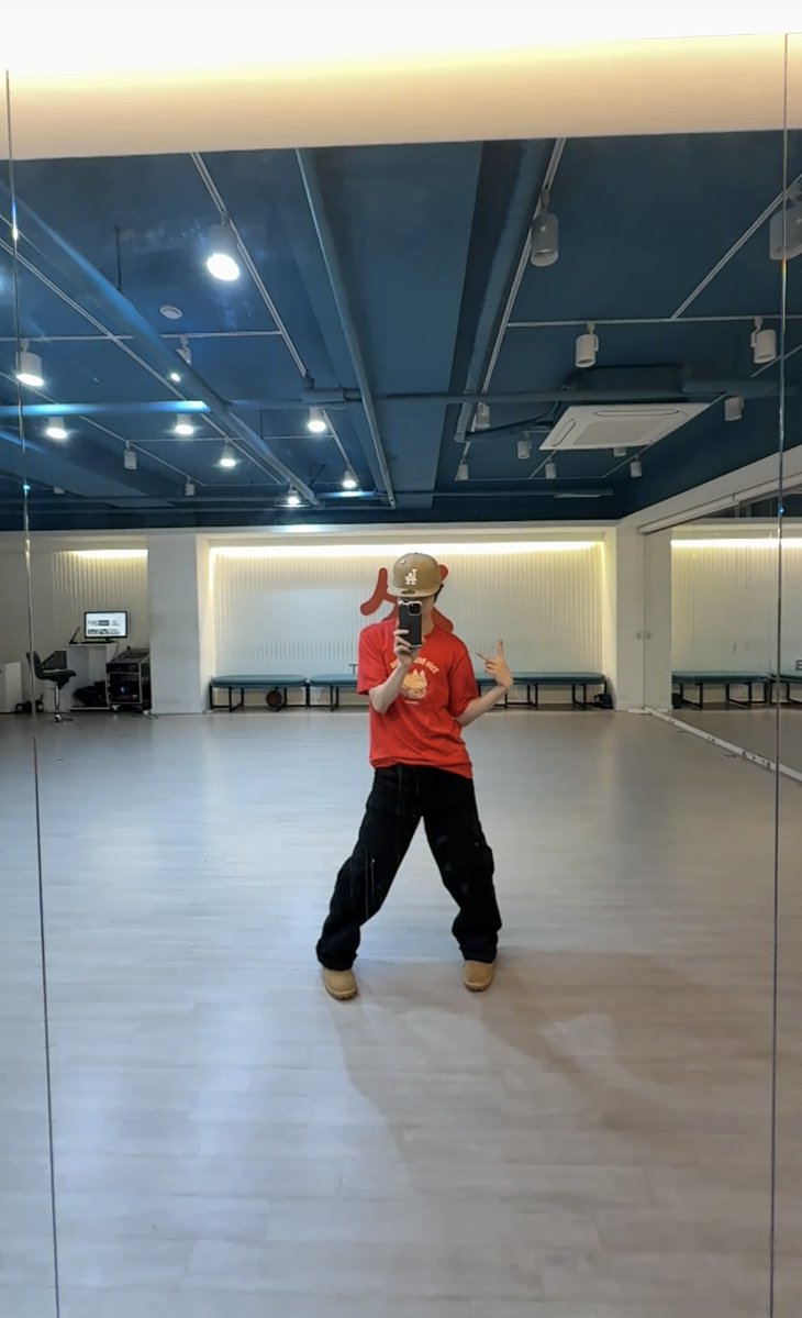 윤 tweet media