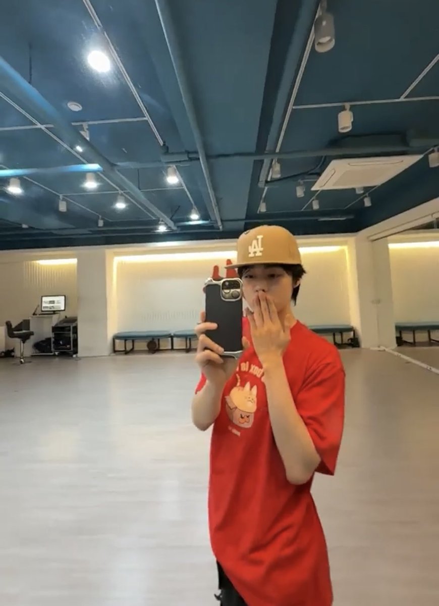 윤 tweet media