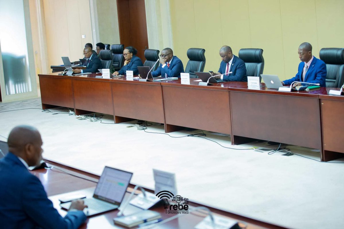 IrebeFM's tweet photo. Réuni ce 22 mai 2026 au Palais Ntare Rushatsi sous la présidence du Chef de l’État burundais, Évariste Ndayishimiye, le Conseil des Ministres a analysé le projet de loi portant fixation du Budget général de la République du Burundi pour l’exercice 2026-2027, présenté par le ministre des Finances, Alain Ndikumana. #Burundi

@GeneralNeva
@ndikalain
@FinancesBdi @NtareHouse @NtahontuyeN @BurundiGov