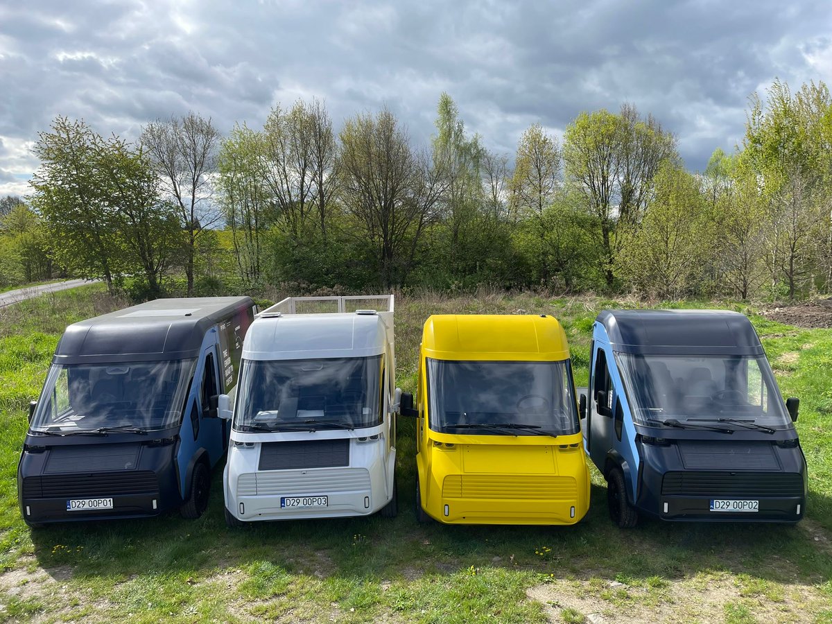 AdaptiveMotors's tweet photo. Były szef elektromobilności Daimler Benz, Dr Johannes Töpler, odwiedził siedzinę Innovation AG w Zgorzelcu . Töpler bardzo pozytywnie ocenił polskiego eVana🚐⚡
"eVan bardzo korzystnie wypada na tle produktów dużych europejskich koncernów motoryzacyjnych" 🔥 https://t.co/HsJr46SmjF