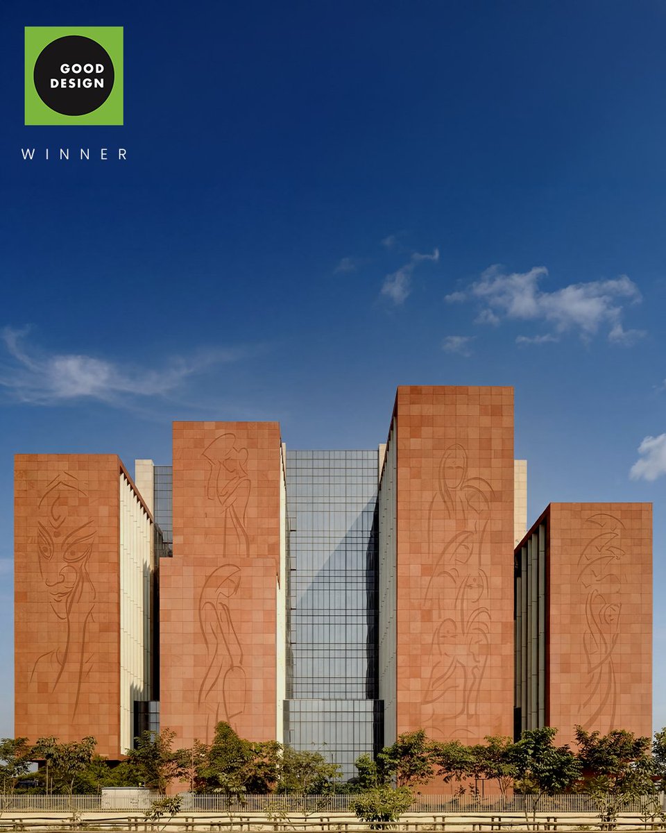 _morphogenesis's tweet photo. ITC Green Centre, Kolkata wins the Chicago Athenaeum’s Green Good Design Award 2026. A 17-acre Rajarhat campus blending passive design, daylight, radiant cooling, IGBC Platinum goals, and Bengal’s identity. https://t.co/k36U1fSPzw