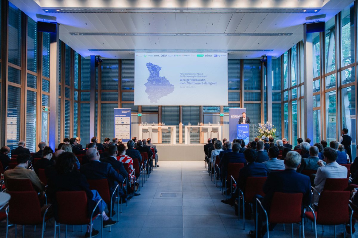 BelBotschaft's tweet photo. Herzlichen Glückwunsch an die Metropolregion Rheinland zum gelungenen Parlamentarischen Abend in Berlin! Inspirierender Austausch zu Bürokratieabbau, Digitalisierung &amp; Transformation. Danke für die Gespräche und die Gastfreundschaft in der Landesvertretung NRW!
📷: ©P. Caruso/MRR https://t.co/ZgtPegf5Gk