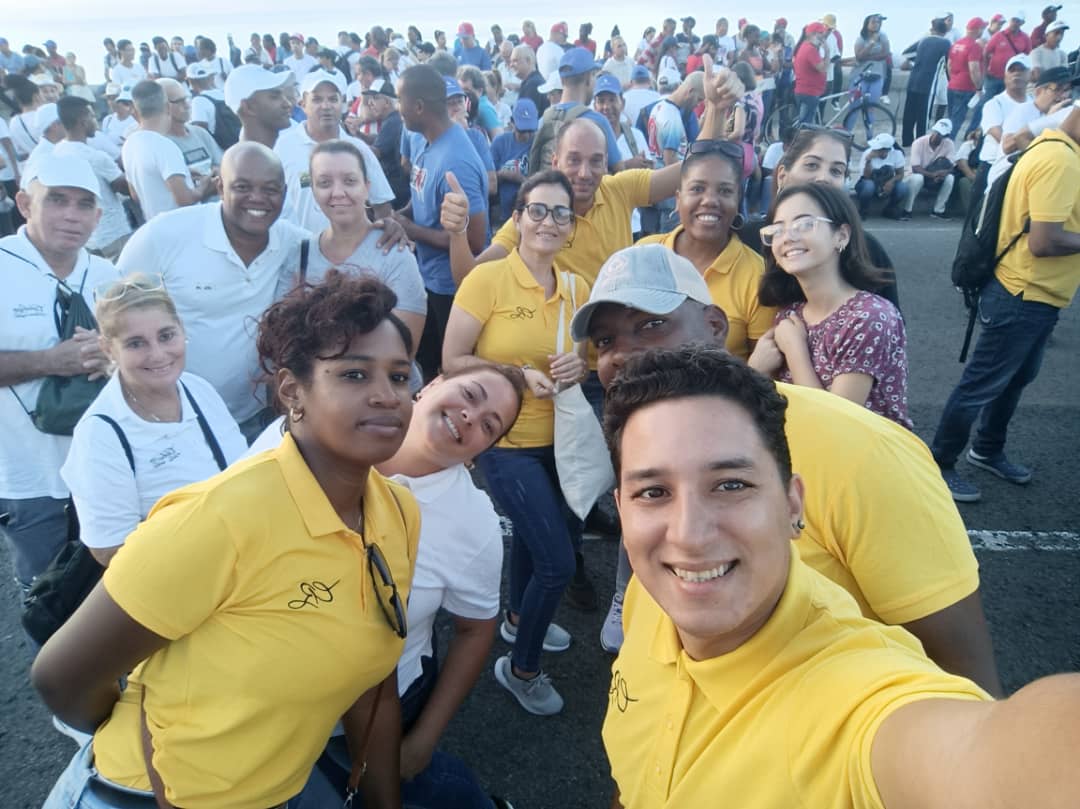 yanericart's tweet photo. Defendiendo nuestras conquistas, una vez más apoyamos a nuestra patria!!!
#Minal
#CubaRon https://t.co/y43DjQWgPL