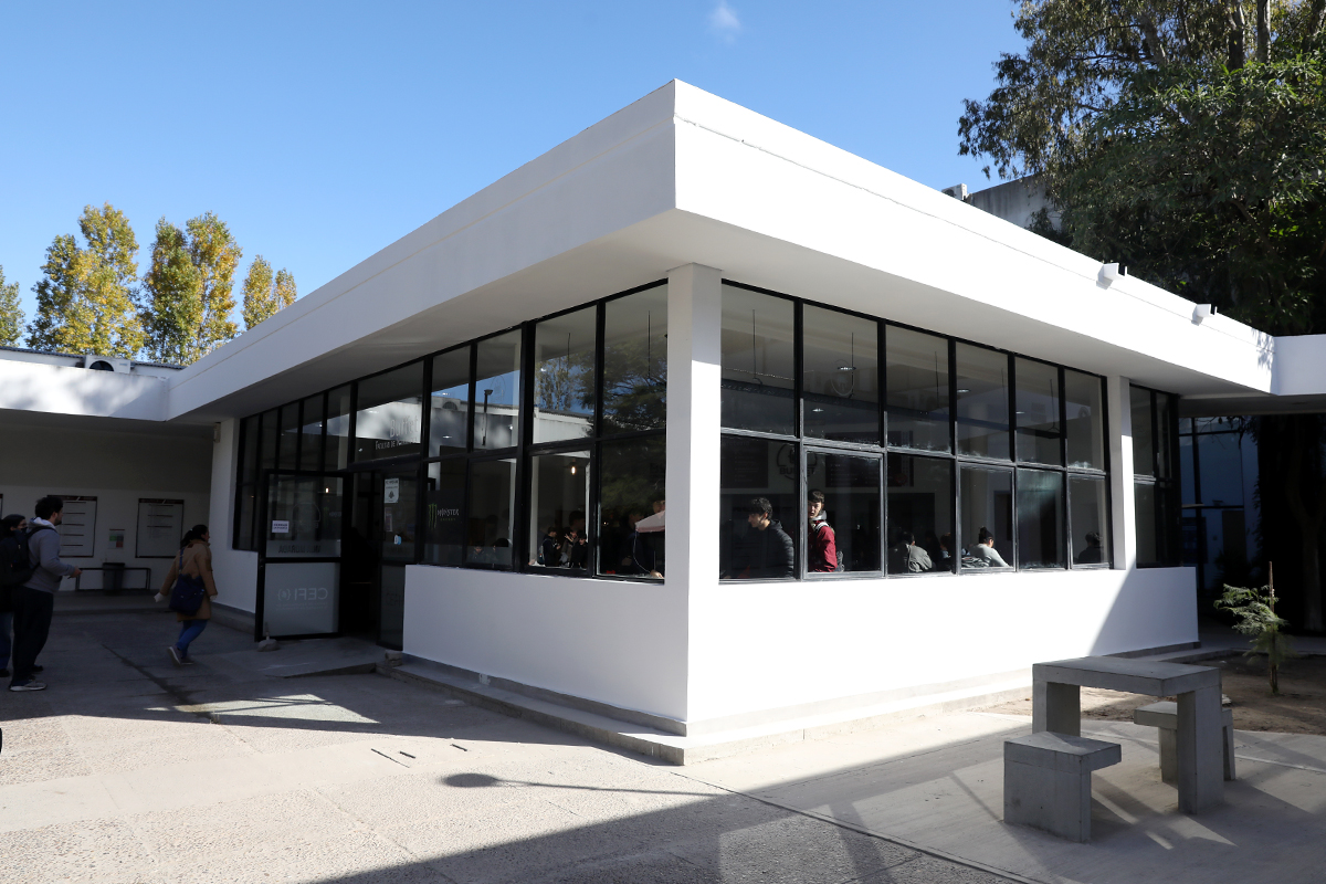 unlp's tweet photo. #LaUNLPcrece Inauguramos las obras de ampliación del buffet de @InformaticaUNLP 🥪☕️ Se sumaron 45 m2 a la superficie del salón principal, que ahora alcanza un total de 125 m2. Se optimiza el espacio y aumenta la capacidad 🙌  https://t.co/SAABkLqzIo https://t.co/I1yIuTPl4K