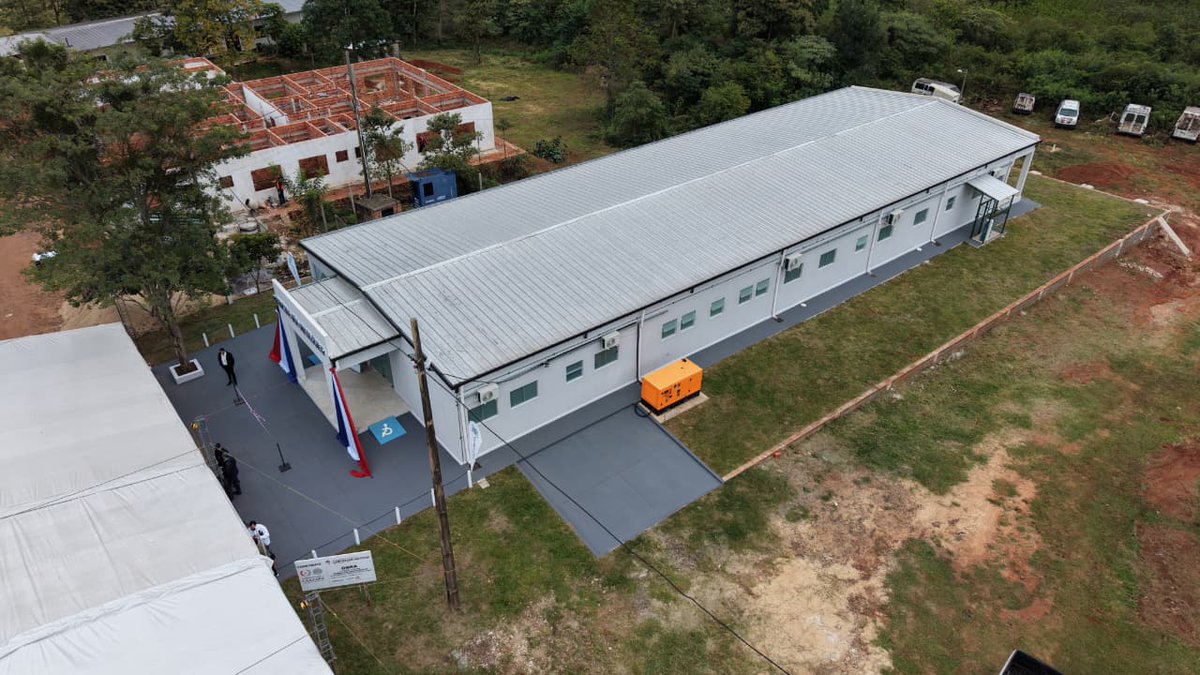 ebypy's tweet photo. (AHORA). En un acto encabezado por el presidente Santiago Peña, el vicepresidente Pedro Alliana y el director de Yacyretá, Lic. Luis Benítez, se realiza la inauguración del Hospital Día Oncológico de Caazapá, equipado por la EBY con una inversión de ₲ 668.700.000. https://t.co/uTh1XPyUYi