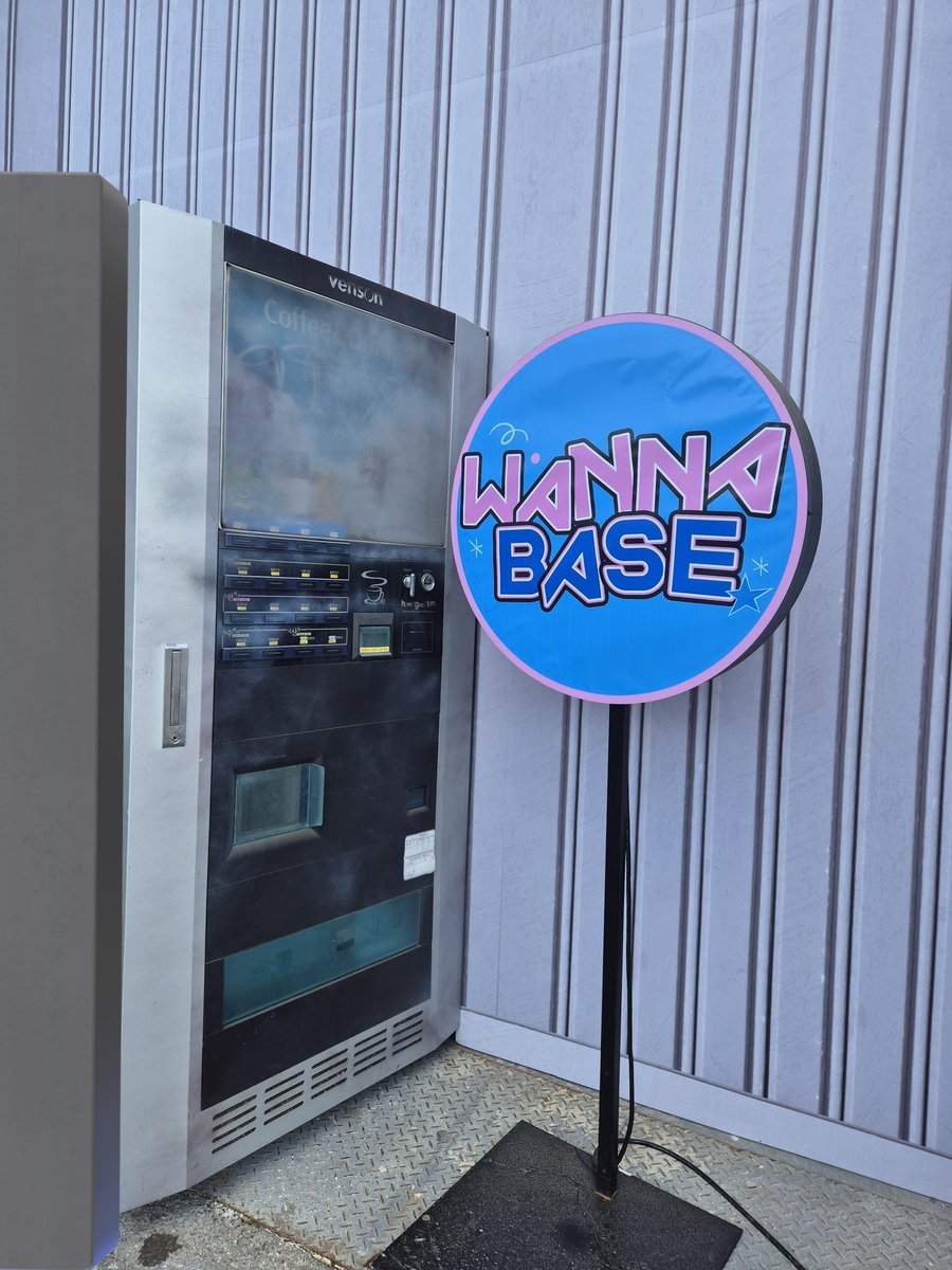 cloudonthtree's tweet photo. 워너원이랑 똑같이 자판기로 입장해서 볼풀장(진영이방)으로 뛰어내리기~~ https://t.co/qmzTsfvqIQ