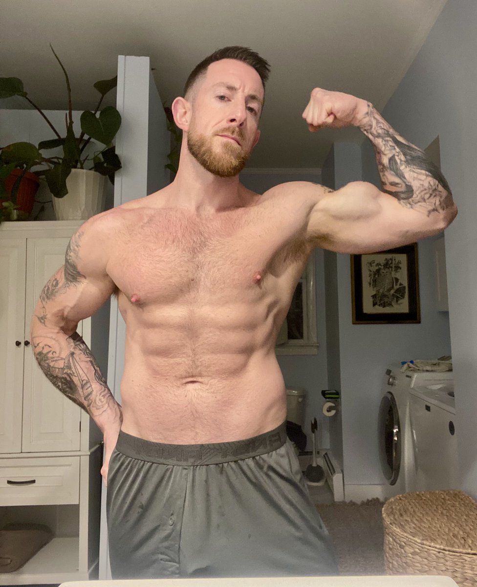 nakedchef86's tweet photo. It’s little bit it’s honest work 🍑  WHY don’t more people eat ass ? Or am I meeting the wrong people . 
https://t.co/3Qp87wsXoY https://t.co/7Lmqp1oPOL