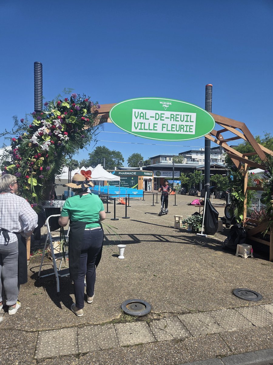 nabilvdr's tweet photo. ⚘️Ville fleurie⚘️ l'entrée prête @valdereuil_info pour demain.
Samedi 23 mai.
#fleurs #offertes #jardins #bonvivre https://t.co/VHGrA3bwt8