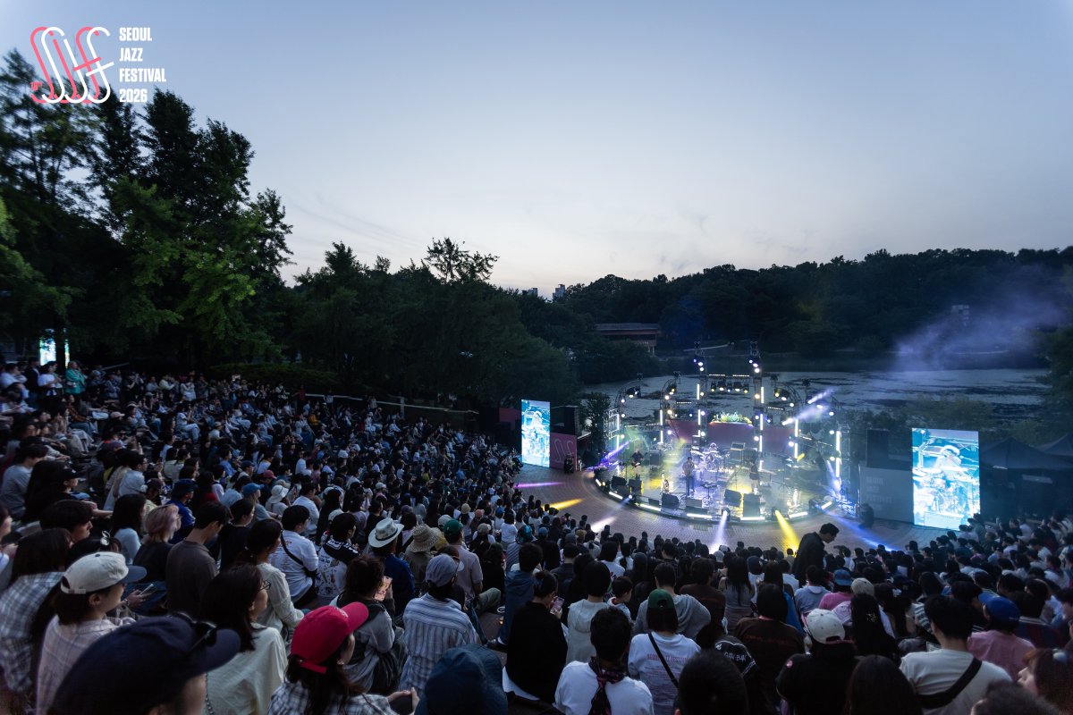 SeoulJazzFest's tweet photo. [The 18th Seoul Jazz Festival 2026]

오늘 서울재즈페스티벌 2026과 함께해주신 모든 분들,
행복한 하루 보내셨나요?

DAY1을 빛내주신 관객 여러분께 진심으로 감사드립니다.
내일도 더 따뜻한 음악으로 다시 만나요🩷

················································

[제18회 서울재즈페스티벌 2026]
▶ 일정 : 2026년 5월 22일(금) - 24일(일)
▶ 장소 : 올림픽공원
▶ 예매처 : 멜론티켓(https://t.co/79UwXYEspQ)

[The 18th Seoul Jazz Festival 2026]
▶ Date : Fri, May 22 - Sun, May 24, 2026
▶ Venue : Olympic Park
▶ Booking : Melon Ticket(https://t.co/Pd56IVl32Z)