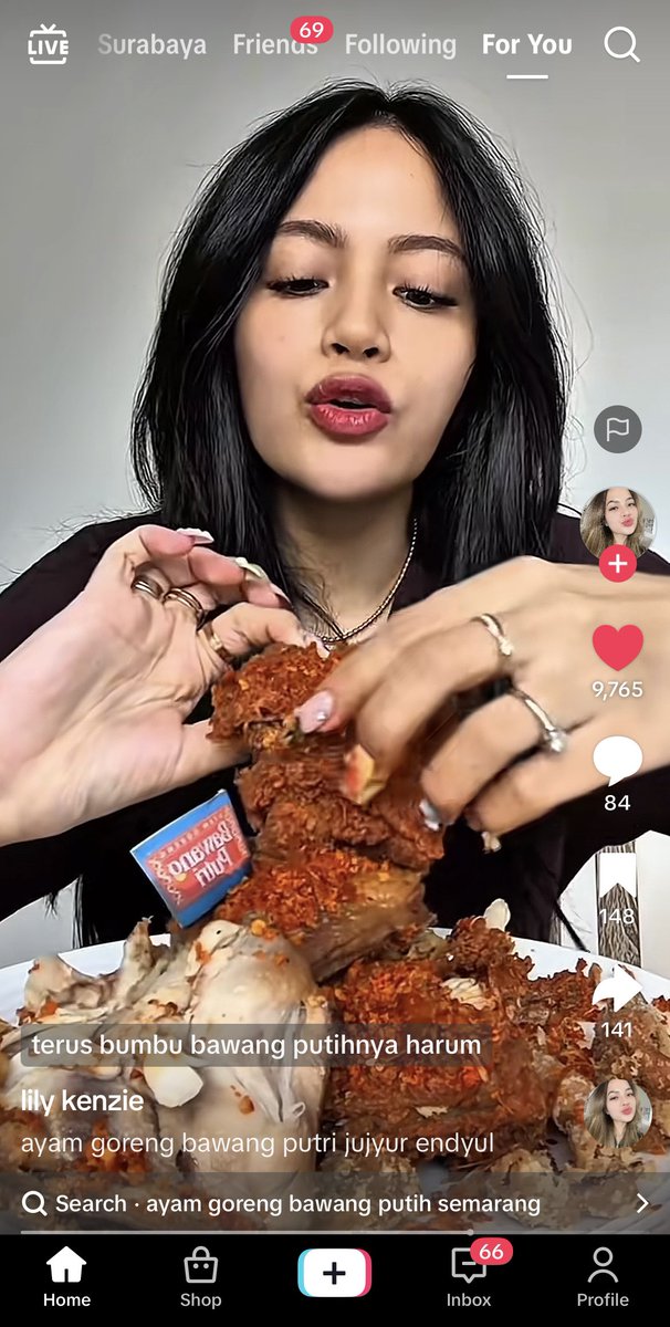 saniyatussh's tweet photo. akhirnyaaaa kesampean jajan ayam goreng bawang putri, grgr lewat muluu vt nya bikin pengen 😭😭

asli deh ya.. first impression waktu aku buka, aroma bawangnya tuh langsung semerbak bikin ngilerrr 🤤 https://t.co/3DK2jRuWaV