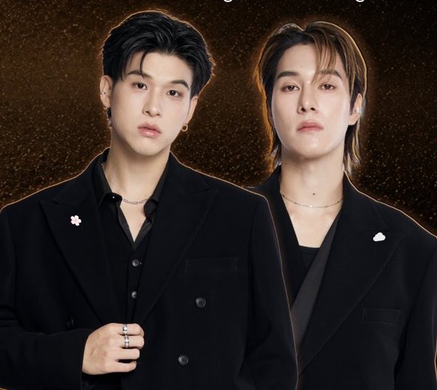nn3abi's tweet photo. พึ่งเห็นสิ่งนี้ ติดเข็มกลัดสลับกัน สกายติดดอกไม้ นานิติดก้อนเมฆ น่ารักอะ 🥹🥹🥹🌸☁️ https://t.co/LU7HsqKM4O