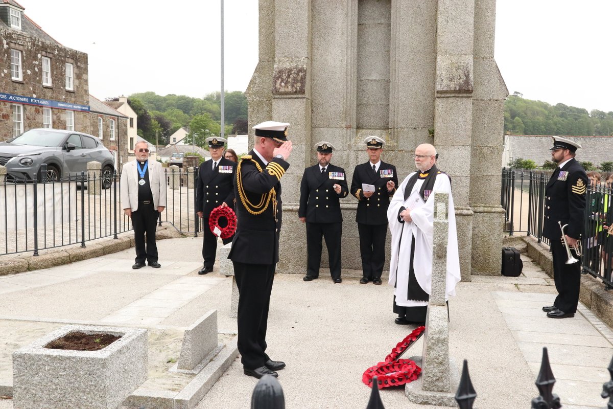 RNASCuldrose's tweet photo. Sailors from Culdrose attended a short service in Helston this morning to remember those who died during operations in Iraq. This year marks 15 years since the end of the UK’s involvement, from 2003 to 2011, known as Operation Telic. #WeShallRememberThem
@RoyalNavy @PoppyLegion https://t.co/Ae3N2oL0t5