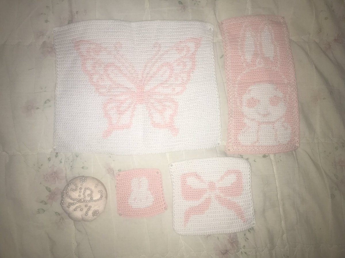 fulaevie's tweet photo. sharing the tapestries i made this week ^^ #grandmacore 👵 https://t.co/HeLroxPr34
