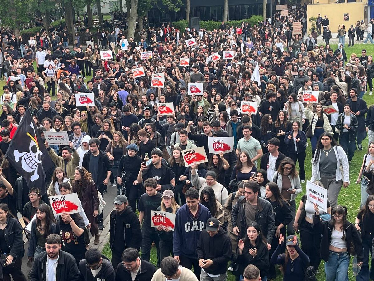 TKGSosyal's tweet photo. Eğitim haklarının gasp edilmesine karşı mücadele eden Bilgi Üniversiteli sıra arkadaşlarımızın yanındayız! https://t.co/P2axQ7gxQk