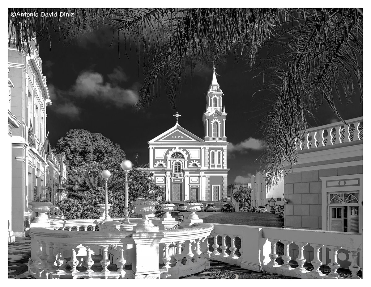 antoniodavidjp's tweet photo. Sexta-feira com poesia visual, da Igreja de São Frei Pedro Gonçalves construída em 1843. Esta imagem integra as páginas do meu livro Varadouro Navegando Imagens,
um percurso visual onde memória, história e sensibilidade se entrelaçam, revelando a poesia silenciosa do tempo. https://t.co/QN80hJoR5M