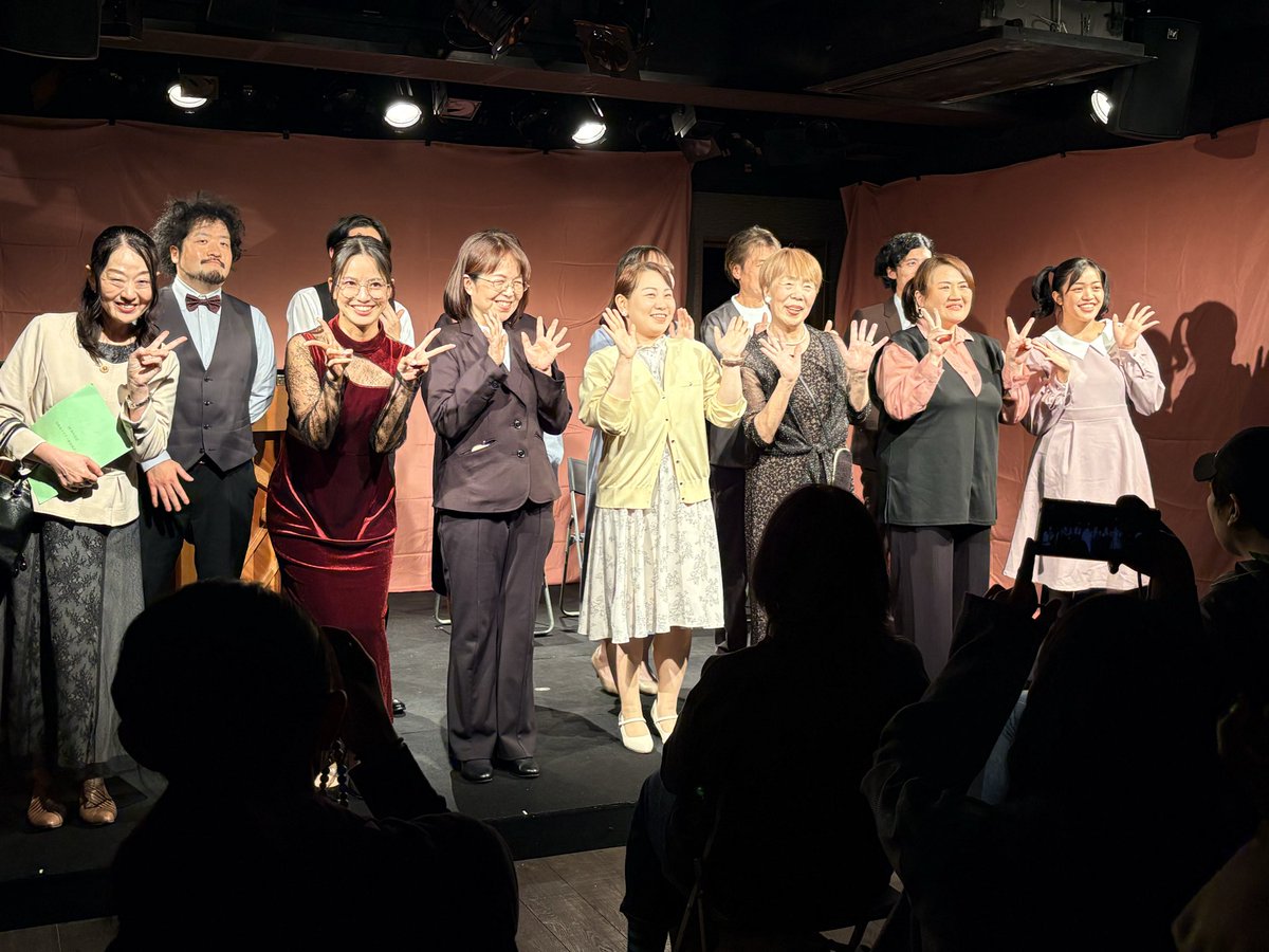 mitchey's tweet photo. 高円寺で製作委員会のお芝居を観る。
いやこれサイコーでした。
全キャスト個性豊か且つ当て書きかとみまごうハマり役。
掛け合いテンポも小気味良く小谷陽子ワールドの会話劇が本領発揮でした！
24日の日曜までやってます。

#調子のいい夢と目覚め
#製作委員会
#小谷陽子 https://t.co/4BV6Zab1lg