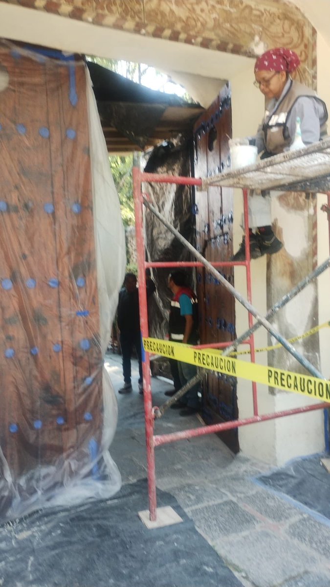 YapagameINAH's tweet photo. Y durante esos 4 meses el museo NO cerró, poniendo en peligro la integridad física de visitantes (incluyendo grupos escolares) y trabajadores del museo, bloqueando la salidas de emergencia del inmueble y obstruyendo los accesos principales del mismo.

#INAHencrisis https://t.co/TaWuUXC5oa