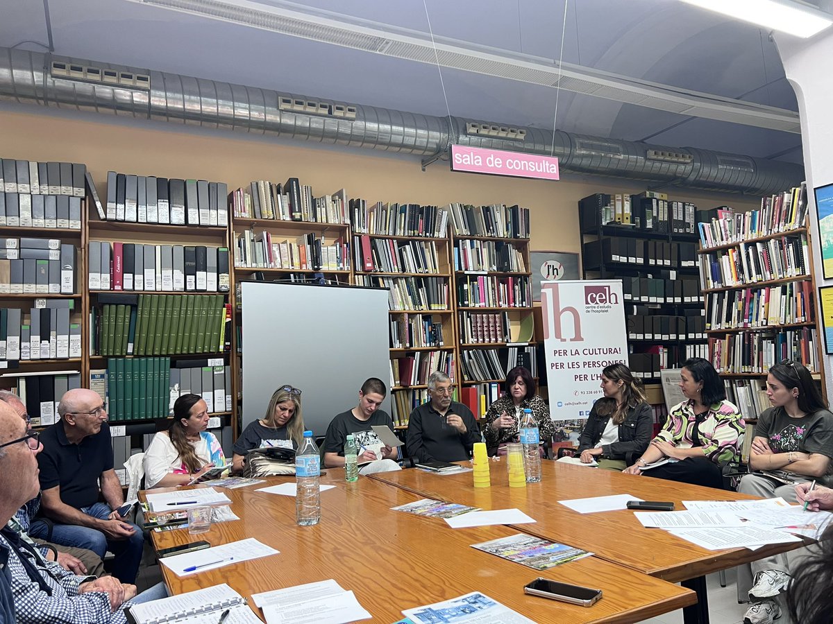 SantaCruzSCZ's tweet photo. 20.05.26 reunió mensual del @espaiciutadania al @CELHOSPI. Espai de diàleg enriquidor per compartir experiències, generar aliances i aprendre col·lectivament entre entitats per avançar cap a una ciutat més juste, plene de participació en la diversitat cultural. #LH
#EntitatsLH https://t.co/oVamFkHqtG