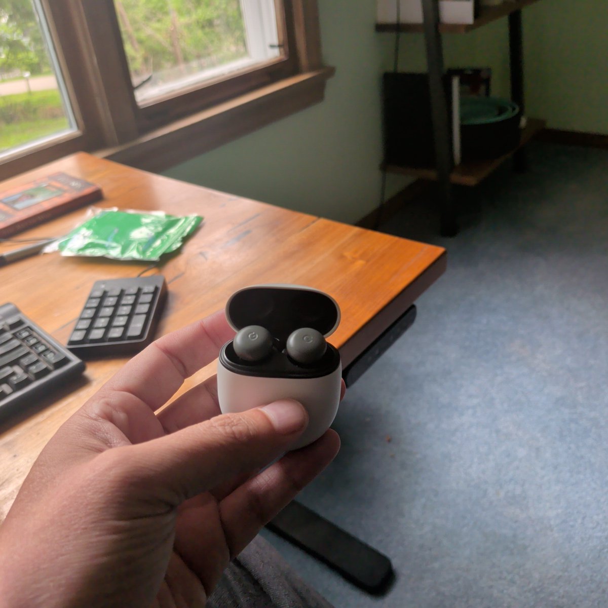 mikepland's tweet photo. These pixel buds have been pretty great

Sound quality is great 

You get Gemini in your ear whenever you want it 

Clearly influenced by airpods https://t.co/KUP7mEOfa8