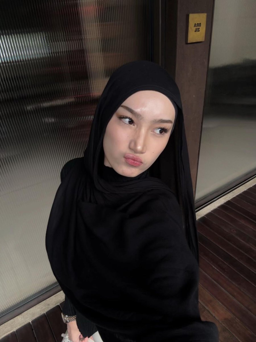 yippiyeaay's tweet photo. Erinta bener bener ga ada celah kurangnya https://t.co/2l5wGBR7z7