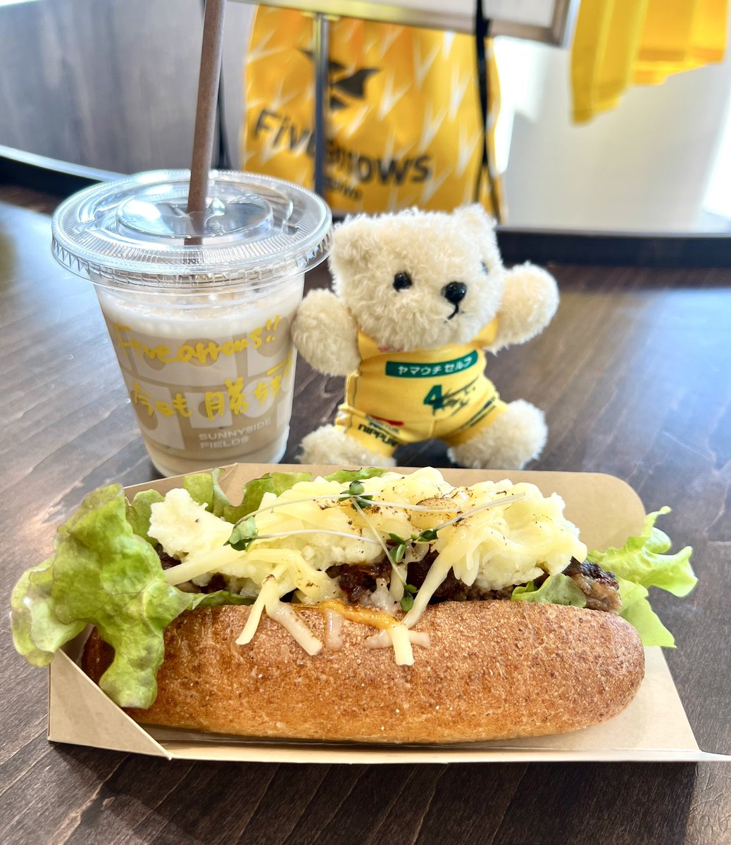 bear_87cat's tweet photo. ザファきっかけで初めてアローズ🏹を観戦した3シーズン前、観客は日曜でも3桁だったと思います。今シーズンは黄色に染まったアリーナで声が枯れるくらい応援できて幸せでした。走りきってくれた選手スタッフのみなさんに感謝です✨ありがとうございます。
来季もアリーナでみんなに会えますように！ https://t.co/tKDjzRfET1
