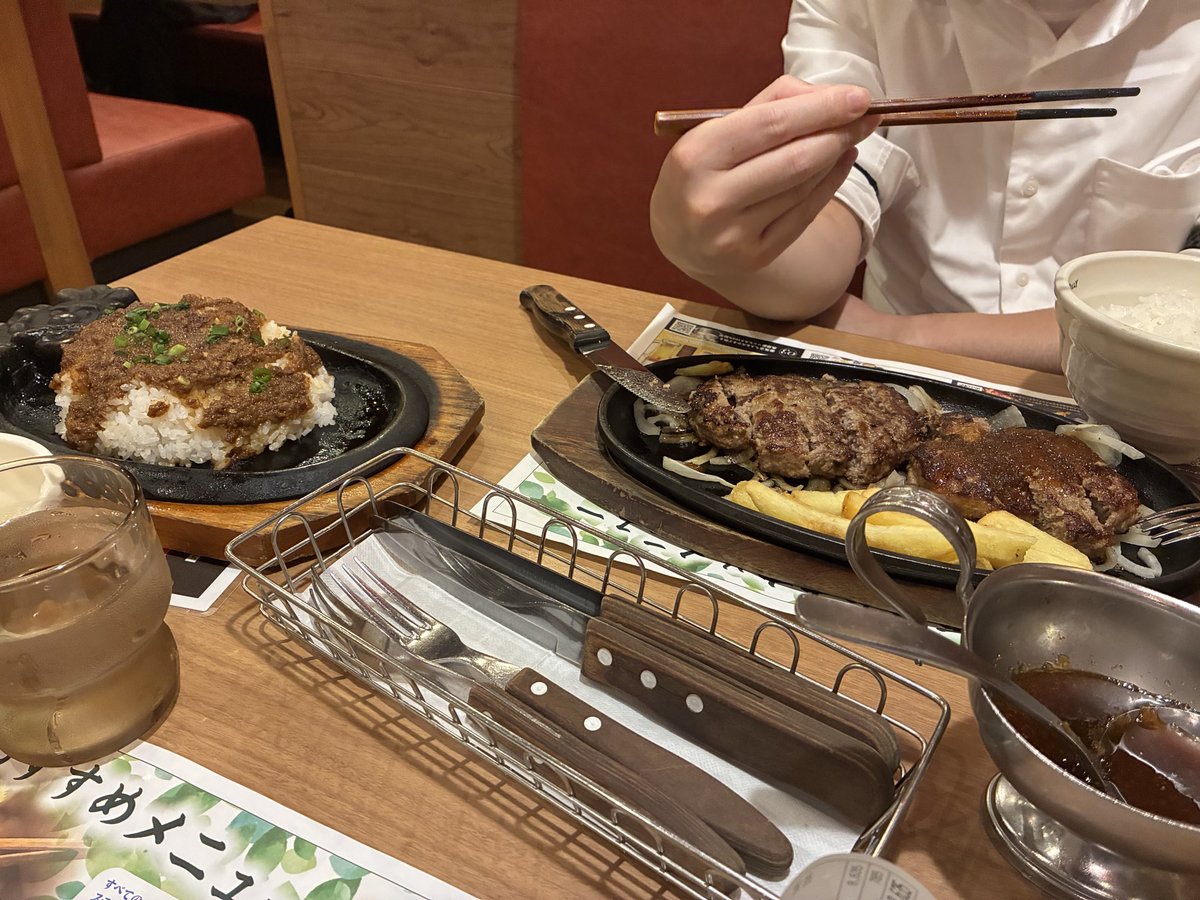 hirogin1220's tweet photo. ポケカ新弾発売記念🍽️
最近は本当にポケカを手に入れるのが
厳しい😥 https://t.co/6Jg7nvOkFA