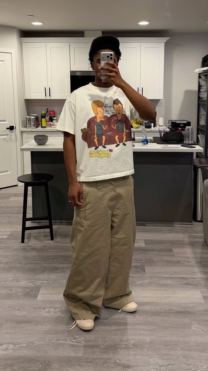 wtfay0's tweet photo. baggy jean>> https://t.co/43itdmgE39