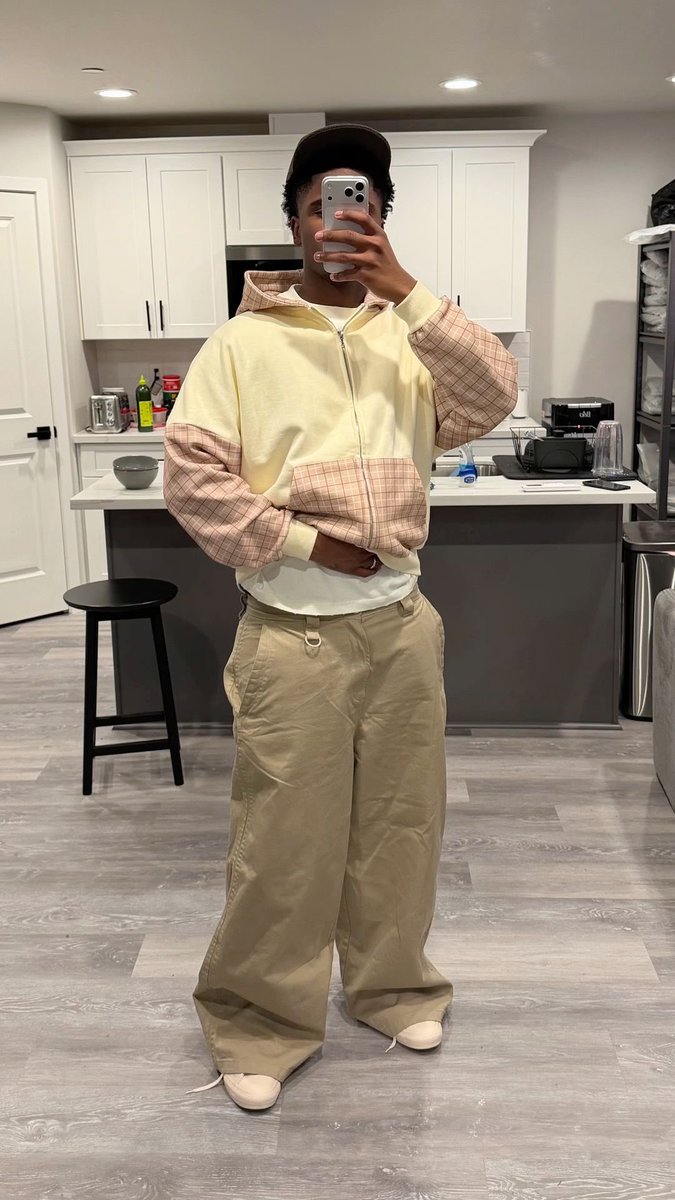 wtfay0's tweet photo. baggy jean>> https://t.co/43itdmgE39