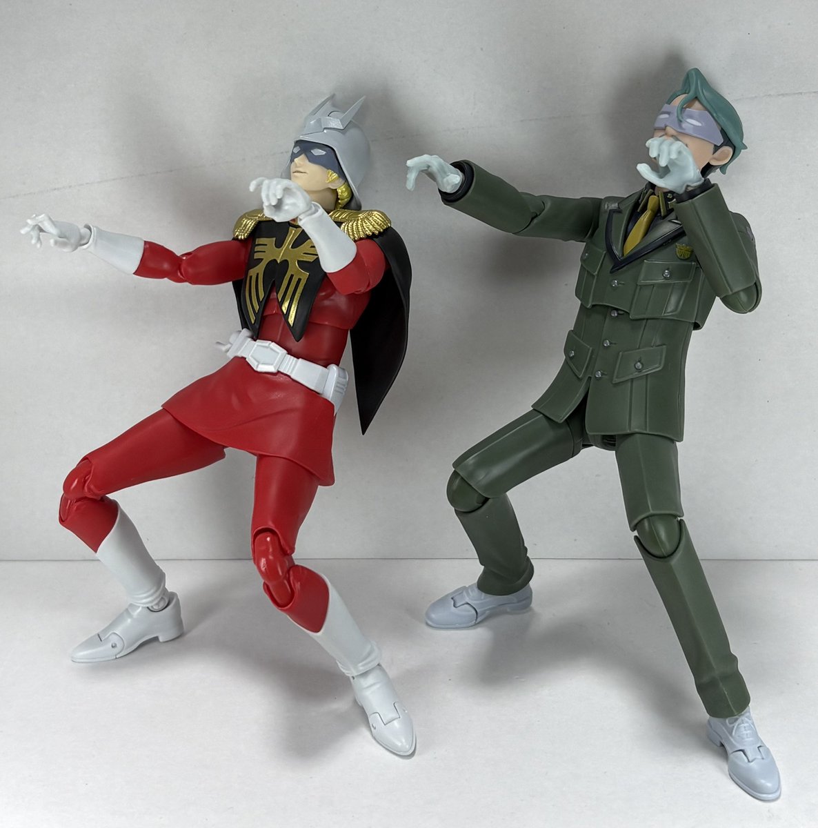 ankomonnu's tweet photo. S.H.Figuarts シャリア・ブル、届きました。
…いきなり何やってんだ。 https://t.co/akgZVlxNP3