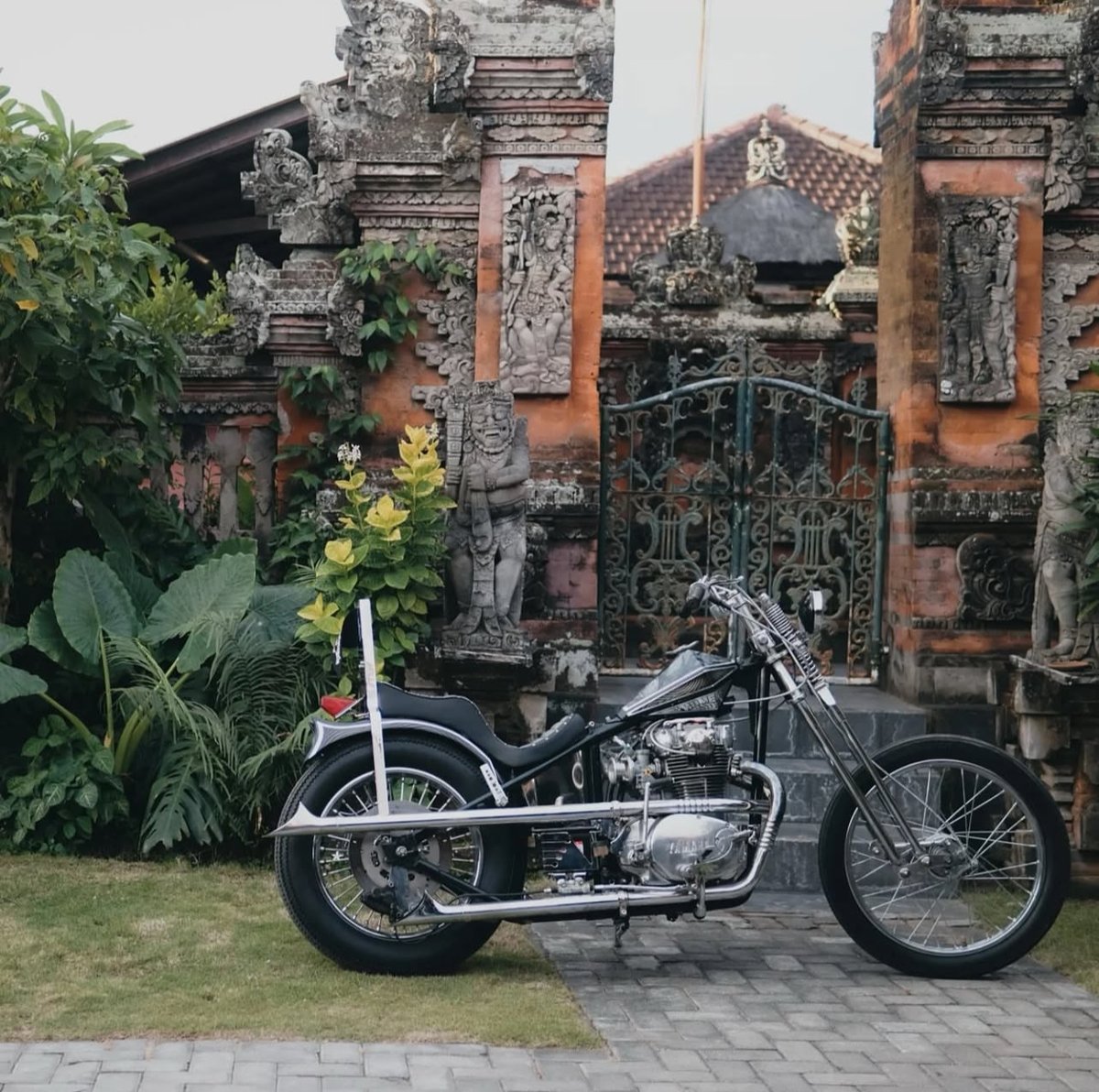 LowbrowCustoms's tweet photo. Check out this sweet XS650 chop from @kurniawancaesar #yamahaxs650chopper #choppershit #buildsomething #choppers #xs650chop https://t.co/hv5PqxrMqM