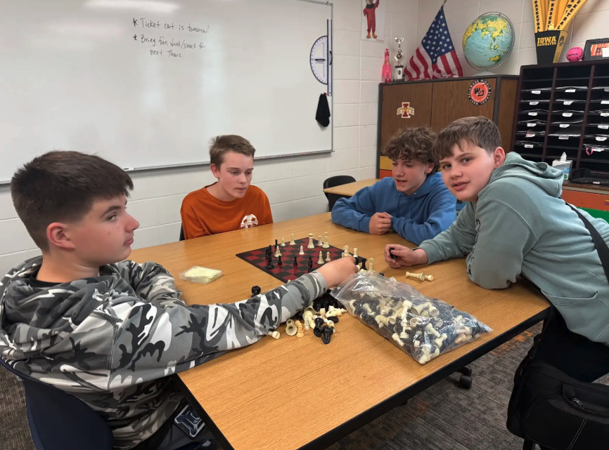wdccsd's tweet photo. Middle school students celebrated the final R Way Day of the year by cashing in PBIS tickets for activities like kickball, cooking class, ceramics, Wii games &amp; more. 🎉

Students earned tickets all semester by showing respect, responsibility, and healthy relationships. https://t.co/12irkH5tuI