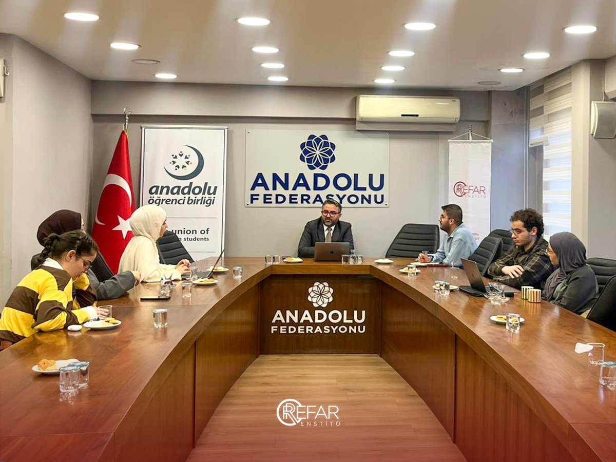 RefarEnstitu's tweet photo. Refar Enstitü tarafından düzenlenen Muhakeme Atölyesi’nde, Doç. Dr. Muhammed Demirel’in katılımıyla çocuk adalet sistemi, suça sürüklenen çocuk kavramı ve bu durumun toplumsal nedenleri kapsamlı şekilde ele alındı.

📰📌Haberin detayları için:
https://t.co/ni7dlKotNm https://t.co/t34sRxqWf8
