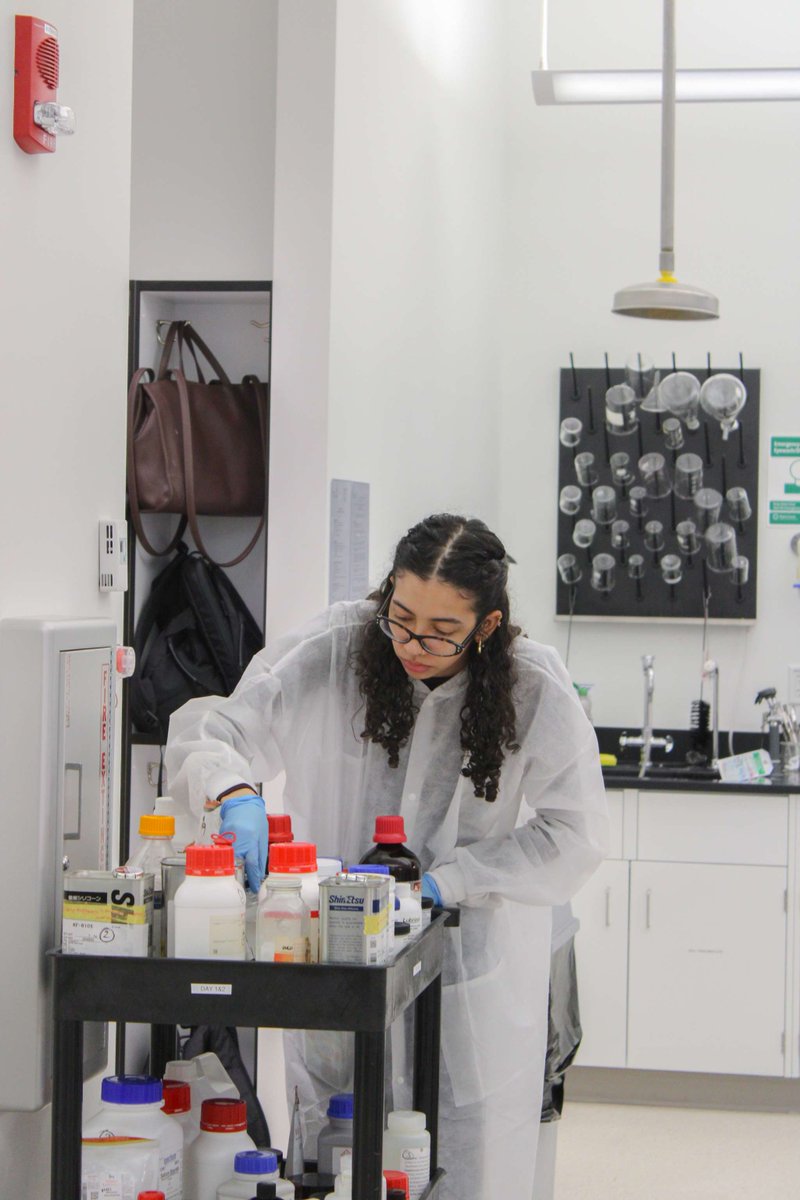 UCPharmacy's tweet photo. Formulations Lab 🧴

Students created lotions, creams, shampoos + more. They then developed their own product from scratch!

Interested in Cosmetic Science: https://t.co/fnbVETku4R

#FormulationsLab #CosmeticScience #HandsOnLearning #UniversityofCinncinati #GraduateSchool https://t.co/vBWW8bX6iG