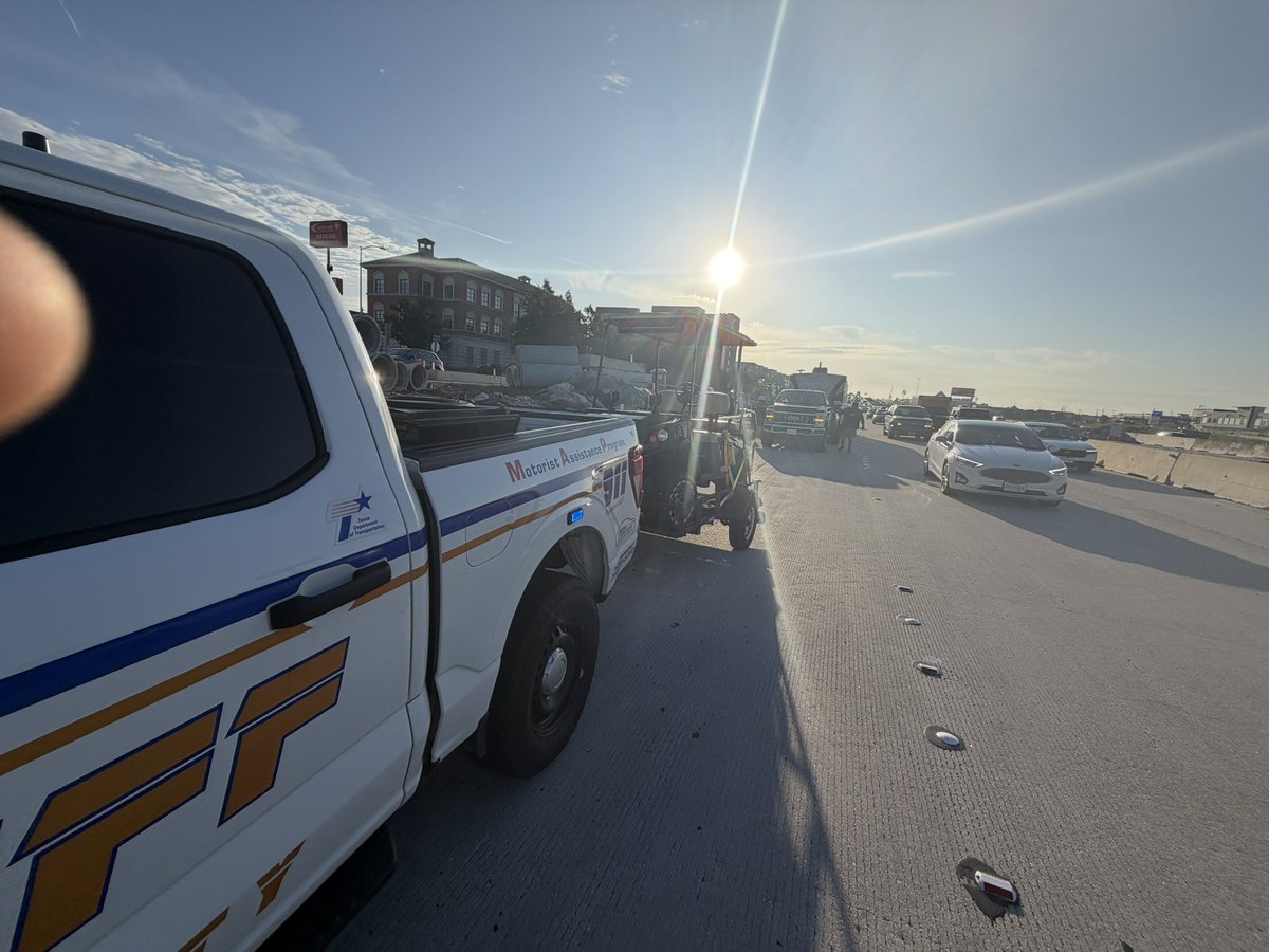 HCSO_TerryGarza's tweet photo. @HCSOTexas Motorist Assistance Program Deputies are out on freeways in Harris County Monday-Friday, 24 hours a day, and will help you any way that we can because freeways are dangerous environments.  Call MAP for assistance 713-CALL-MAP or dial *627 (*MAP).  We also partner with the Tow and Go Program, and offer free tows to stranded motorists on freeways in the Greater Houston area, 24/7, call 713-881-3333 for a Tow and Go wrecker.