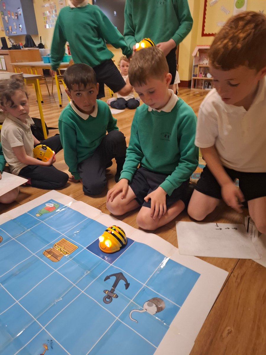 gaelscoilbc's tweet photo. Bhí an spórt agus spraoi ag na naíonaín inniu ag baint triail as codáil lena bee bots don chéad uair. The Infant class enjoyed their first coding lesson with the bee bots today. They did great work collecting the Pirates Treasure and problem solving. https://t.co/ToLhuSwOCc