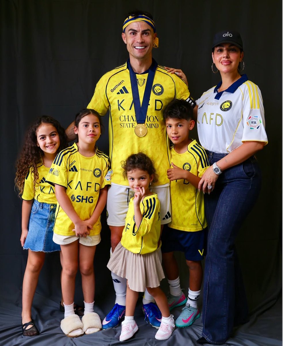 Central Cristiano Ronaldo tweet media