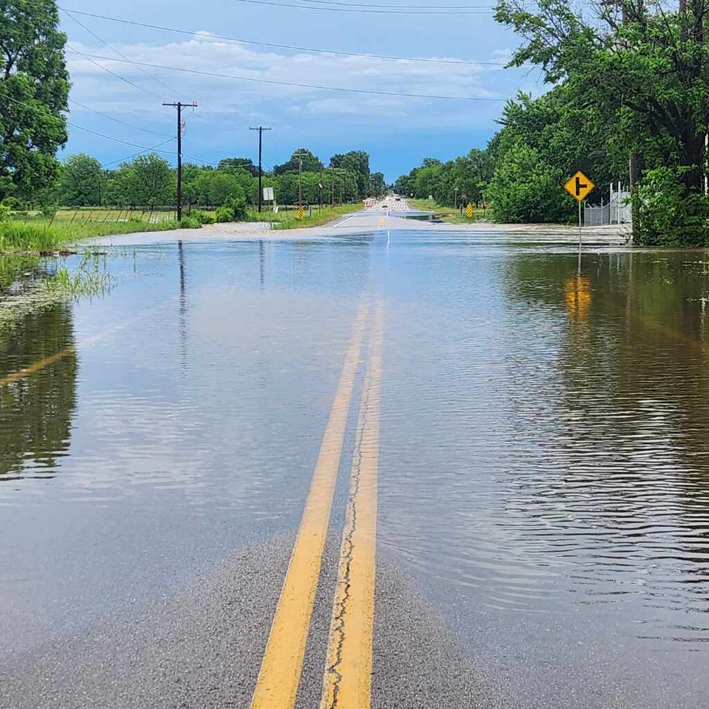 TulsaCounty's tweet photo. Due to heavy rainfall, the following roads are closed:
* Mingo Rd from 56th St N to 66th St N
* 126th St N from 120th E Ave to 124th E Ave
* 136th St N from 141st E Ave to 145th E Ave
* 113th E Ave (Garnett Rd) from 158th St N to 163rd St N
Thank you, and stay safe! #TulsaCounty https://t.co/2YjGLrExrv