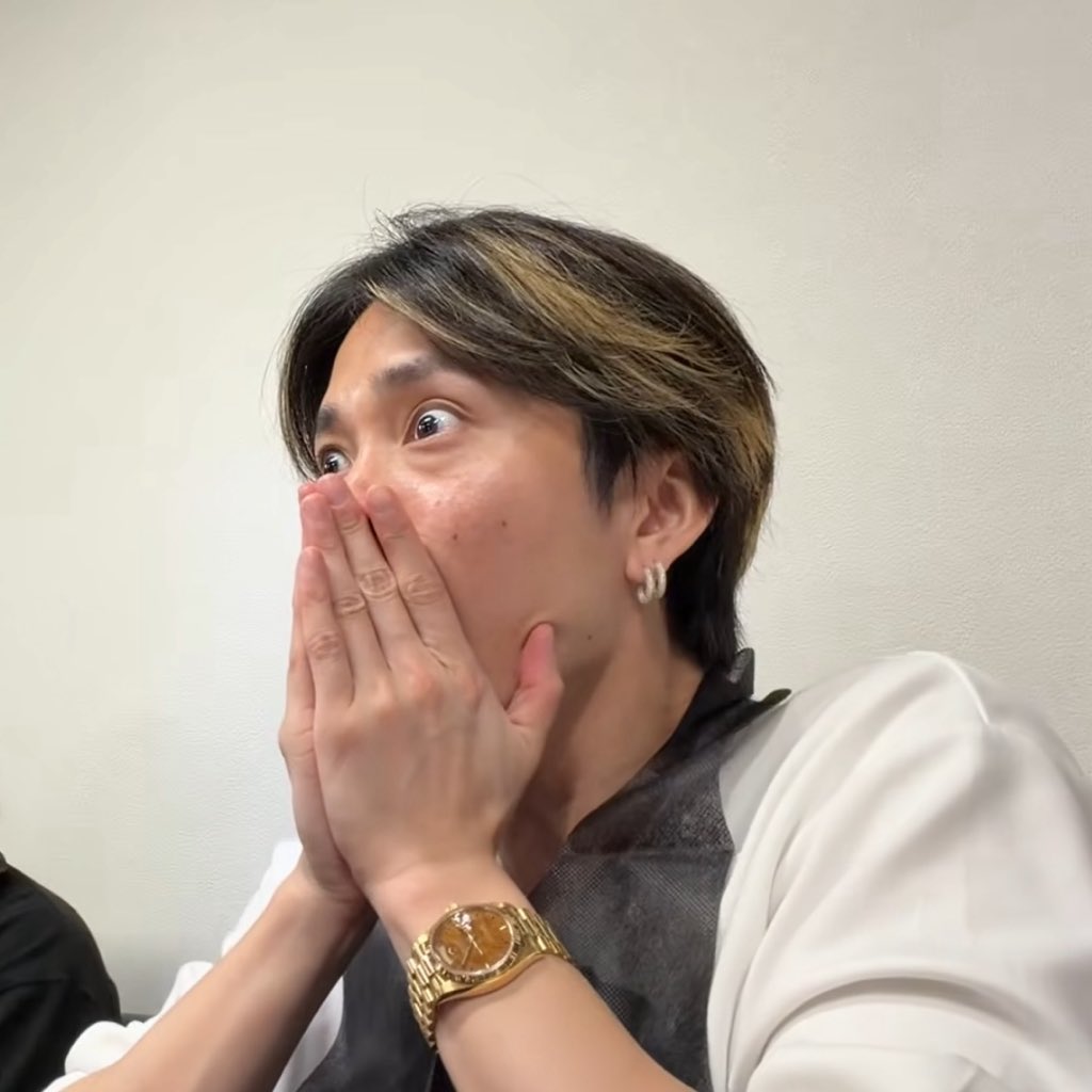 オタクの再現度高くてwwwwwwwwむりむりやばいって2枚目みたいになるん