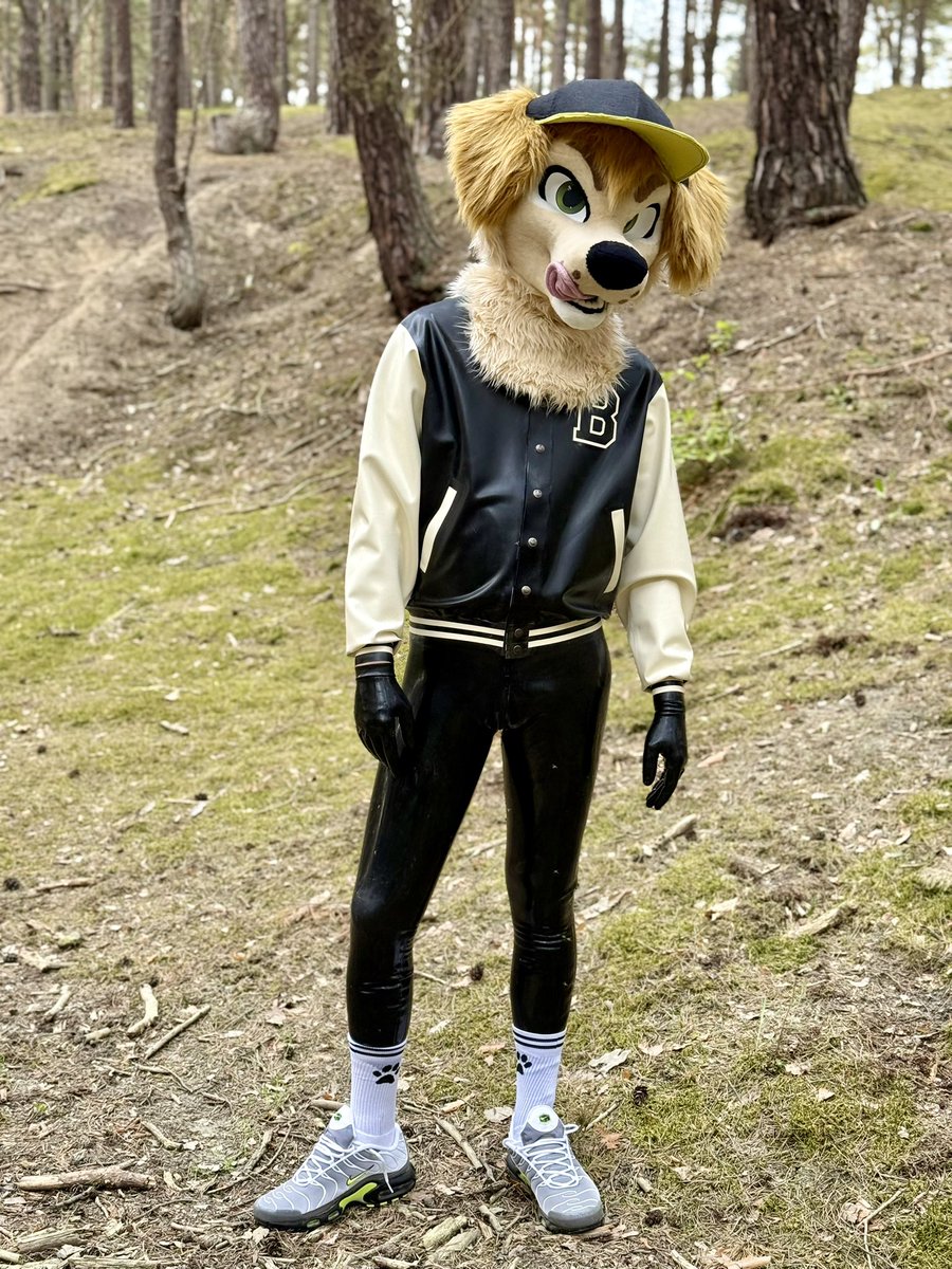 GoldenFezzle's tweet photo. Happy … #FursuitFriday …? 

uwu https://t.co/166EWQ0Euw