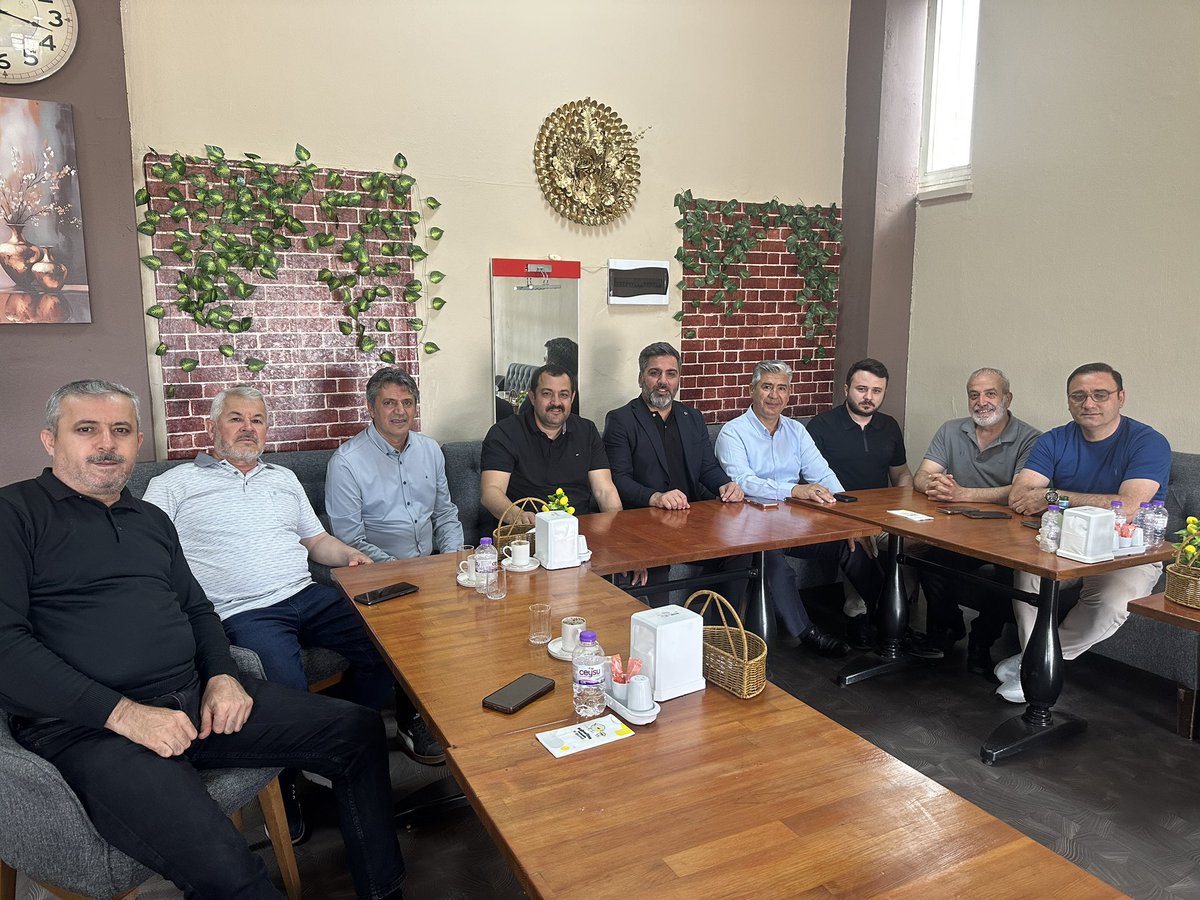 rizasumer's tweet photo. Kepez İlçe Başkan Yardımcımız Adil Kerem ve dava arkadaşlarımızla birlikte, Meclis Üyemiz Yusuf İşeri’nin yeni açtığı işletmesinde  bir araya geldik.

Samimi ev sahipliği için teşekkür ediyor, yeni işletmesinin hayırlı, uğurlu ve bereketli olmasını diliyorum. https://t.co/1SBpu3B2Zg