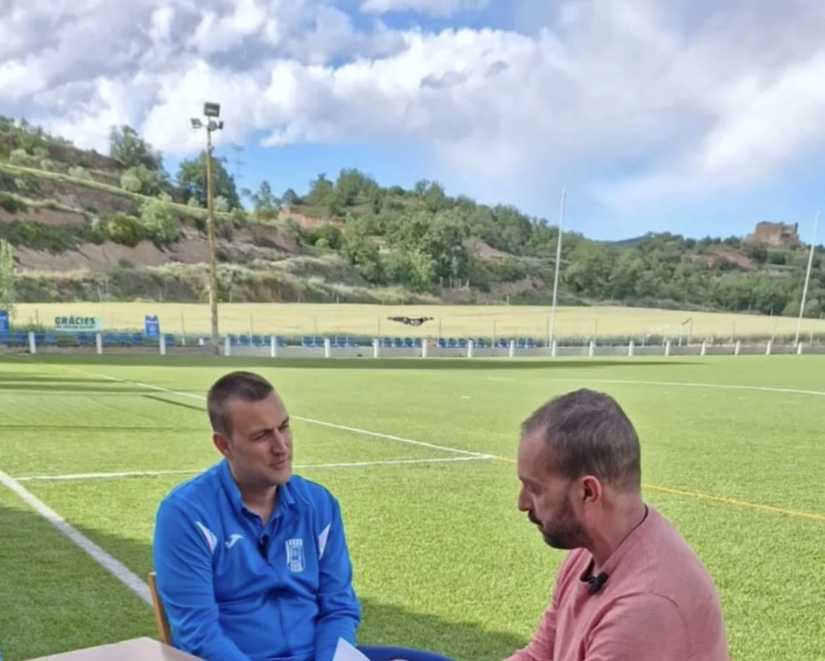 UEVvaAguda's tweet photo. Aquí teniu l’entrevista al nostre míster, Joan Tuca.

Moltes gràcies a #TraspàsOficial per donar veu al nostre equip i club!

💙🤍💙🤍💙🤍💙🤍

Amunt, amunt Vilanova!

👇🏻👇🏻
https://t.co/YhHZM0lMfv https://t.co/nj5RUFeLCn