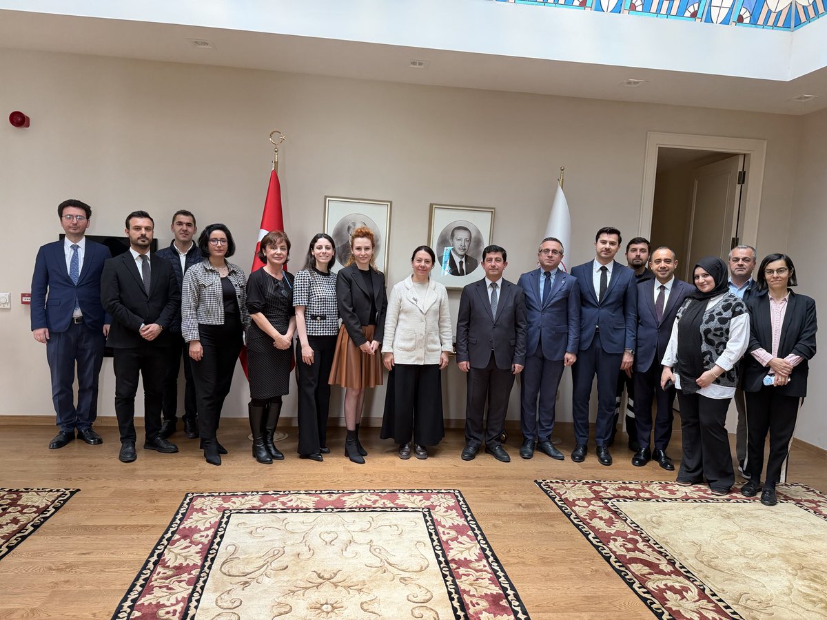 DBIstanbulT's tweet photo. Büyükelçi Sözen Usluer, Kurban Bayramı dolayısıyla temsilcilik personeliyle bir araya gelerek bayramlaşmıştır. https://t.co/XERYOk8Div