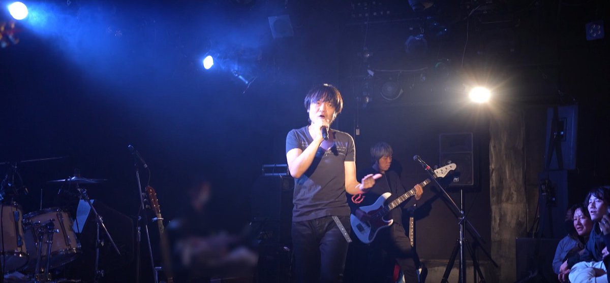 youkunDoPervert's tweet photo. 22曲目は「優しい歌」です。

終コンツアーアップしはじめたのが12月…
ちんたら超スローペースでアップしてやっと本編ラストです！
この一体感が最高！
みんな盛り上がってくれてありがとー！

でも、まだ終わらない…

#終コン再現
#ミスチルコピバン
#mrchildren

https://t.co/MkvyPw7Jh7 https://t.co/GTIMsARoO1