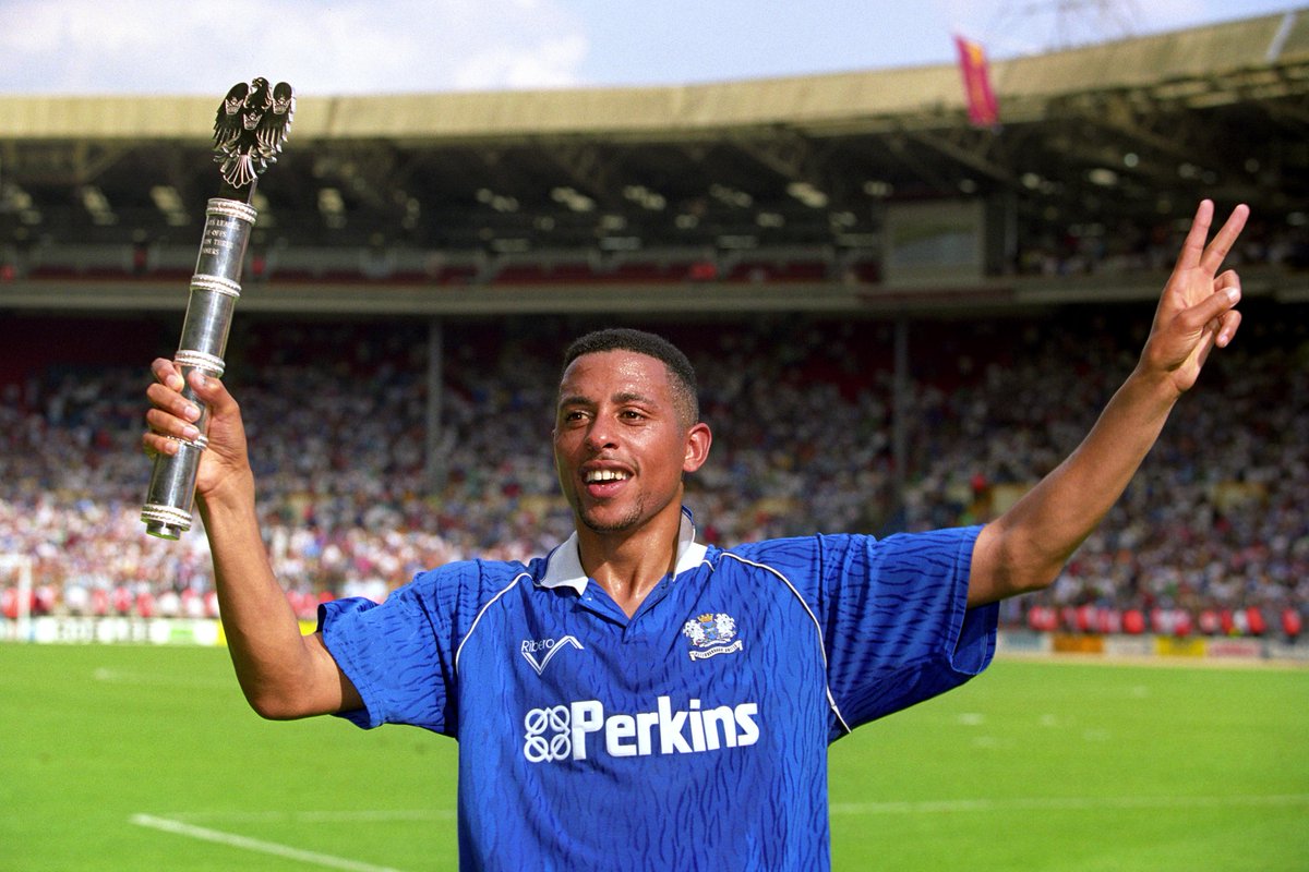 theposh's tweet photo. 📷 👑

#pufc https://t.co/WhiQRLuCey