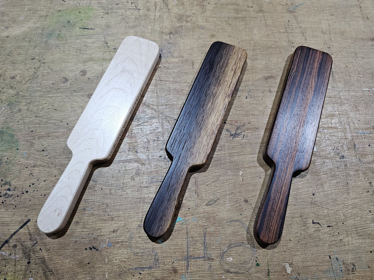 Paddle_maker's tweet photo. ☆
작은사이즈의 패들들
하드메이플 웬지 코코볼로 입니다
보기 어려운 반전웬지와
코코볼로는 그냥 보기 어려운 고급 목재입니다
스네아크우드와 같은 줄에 있는데
이 은은한 아름다움을
사진으로 다 담기 어렵네요 https://t.co/RssULDKdjC