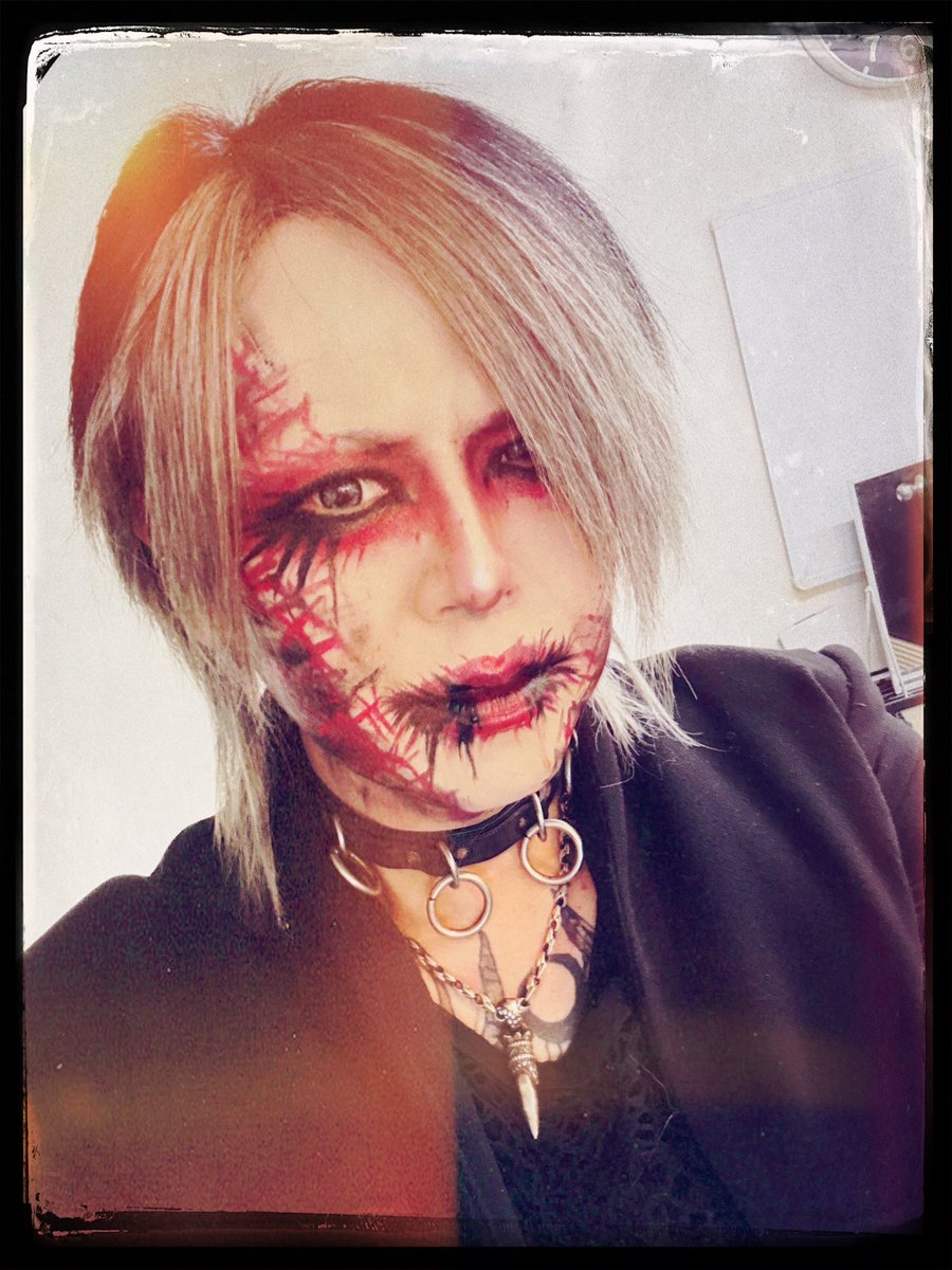 DARRELL 藍 tweet media
